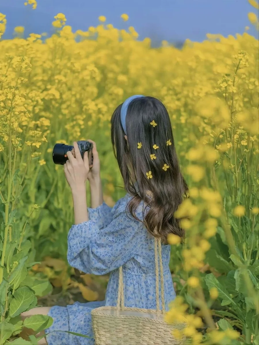 Hình ảnh con gái cute dễ thương che mặt đáng yêu và thu hút