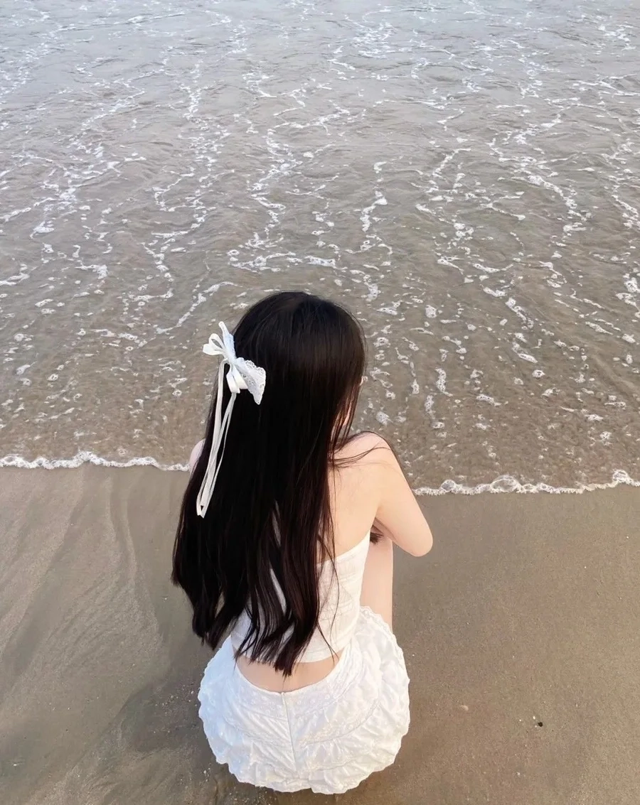 Gái xinh che mặt tóc dài dịu dàng và nữ tính