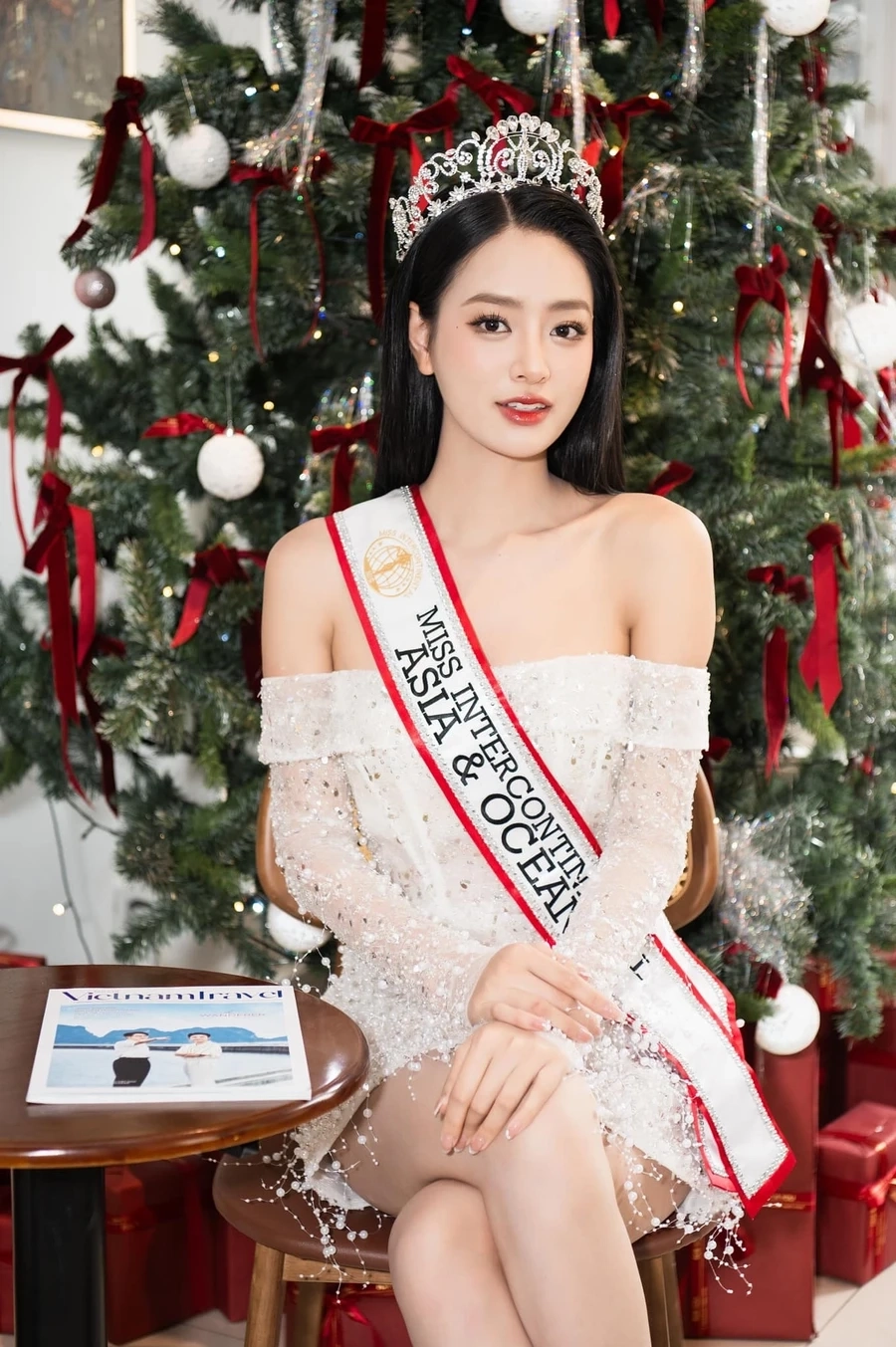 Bùi Khánh Linh live giao lưu cùng người hâm mộ, chia sẻ về hành trình thi sắc đẹp