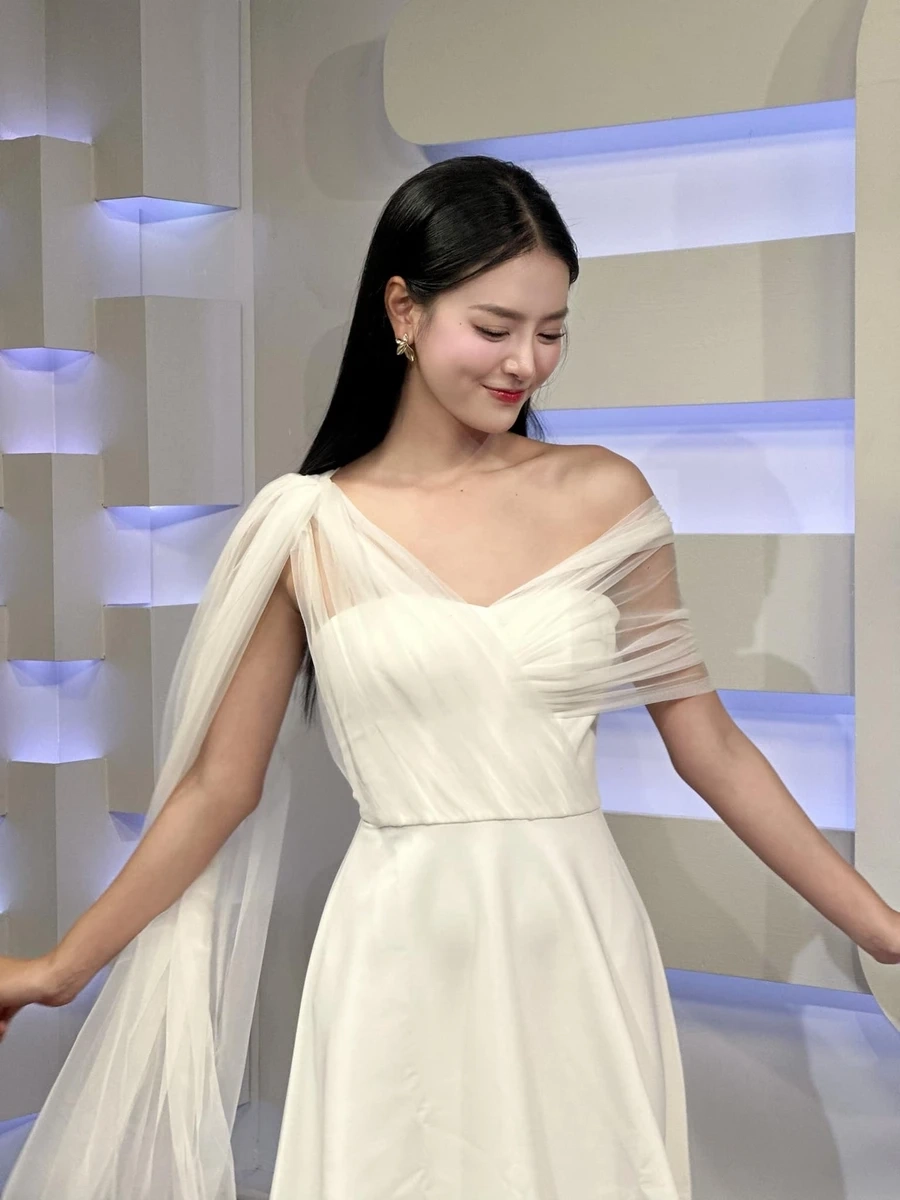Bùi Khánh Linh Miss Grand 2023 ghi điểm với phần thi ứng xử thông minh và duyên dáng