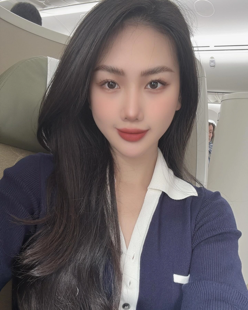 Miss Universe Vietnam 2023 Bùi Quỳnh Hoa tỏa sáng trong phần thi trang phục dạ hội