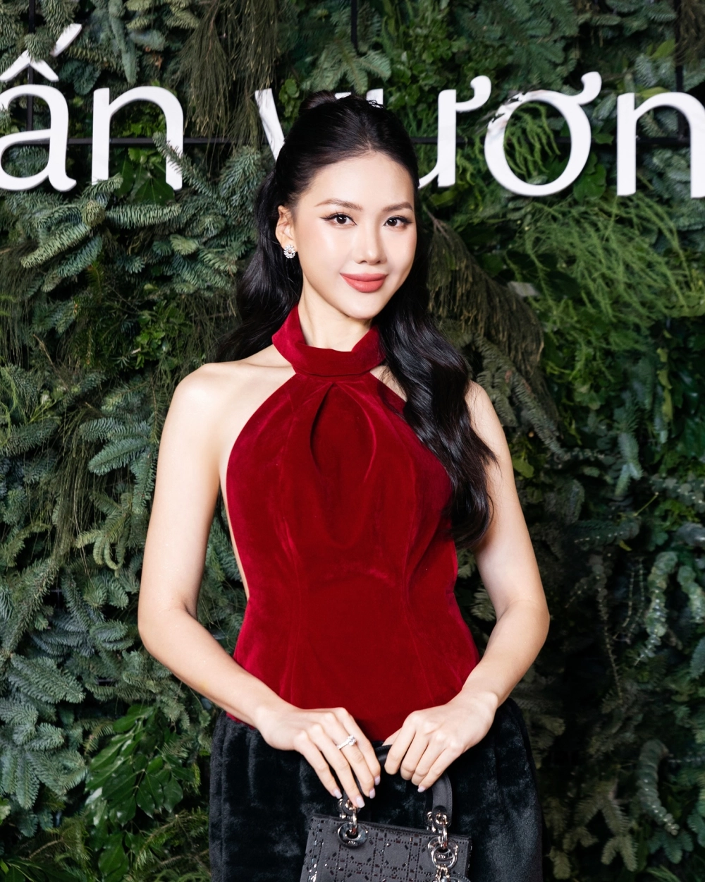 Miss Universe 2023 Bùi Quỳnh Hoa tỏa sáng trong phần thi trang phục dạ hội