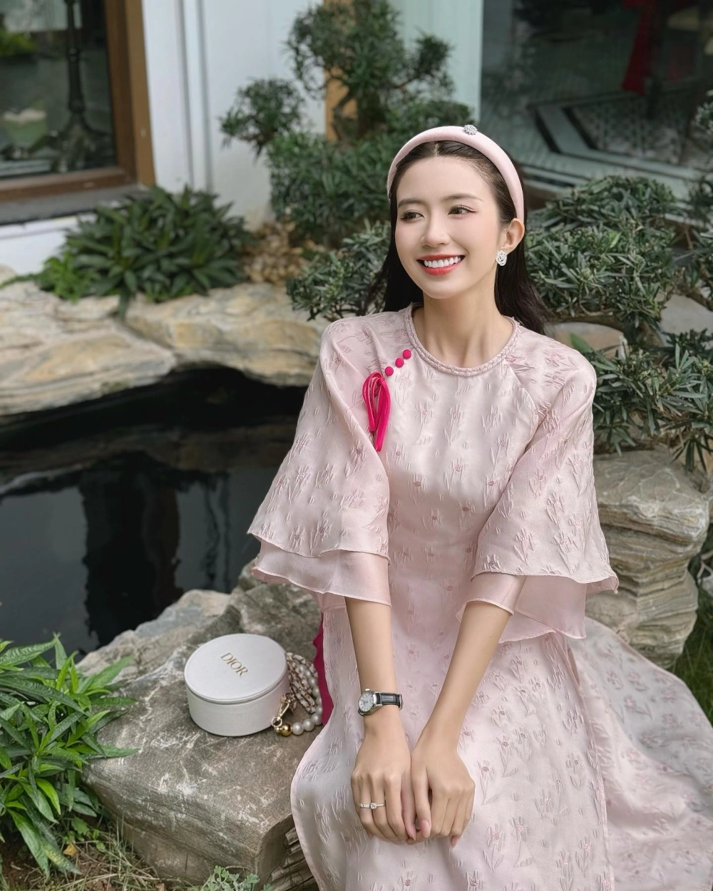 Nghệ sĩ Ngọc Huyền Official thu hút với từng màn trình diễn