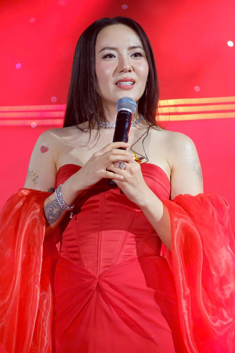 Ca sĩ phương linh bao tuổi và vẫn không ngừng phát triển sự nghiệp