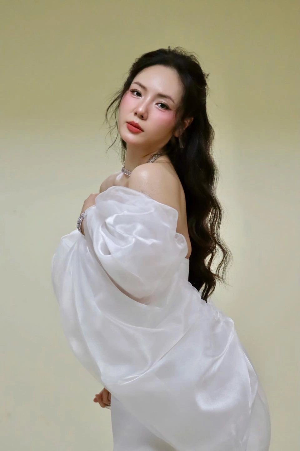 Phương linh ca sĩ mang đến những bản nhạc sâu lắng, đậm chất Việt