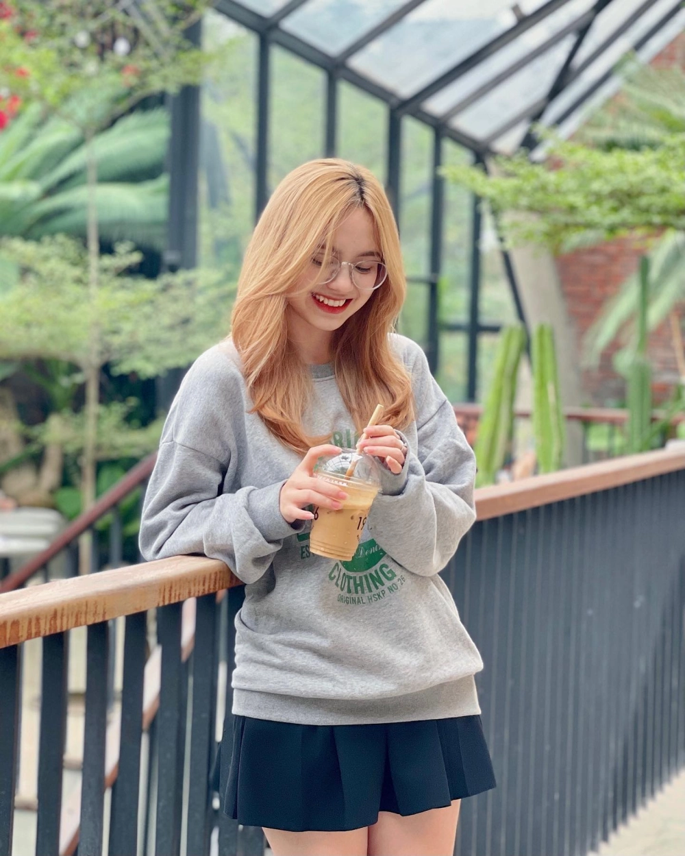 Đặng Thu Hà tốt nghiệp Đại học Kinh tế Quốc dân với thành tích xuất sắc