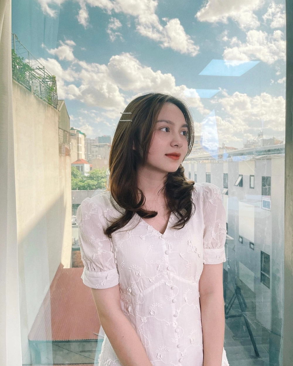 Đặng Thu Hà Schannel duyên dáng trong bộ váy cưới trắng tinh khôi