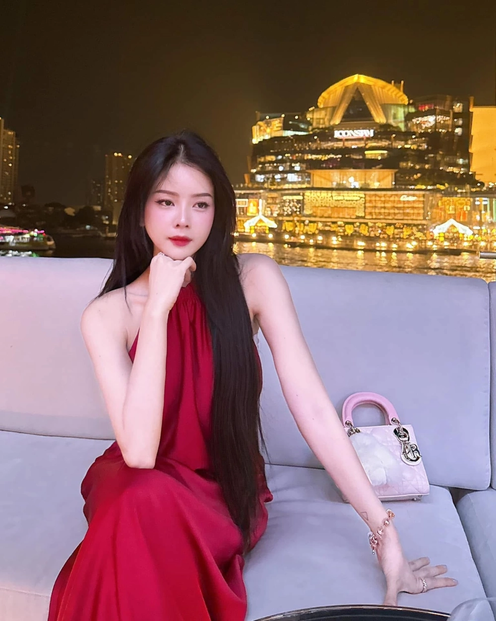 Dj mie lúc chưa thẩm mỹ khiến dân mạng bàn tán rôm rả