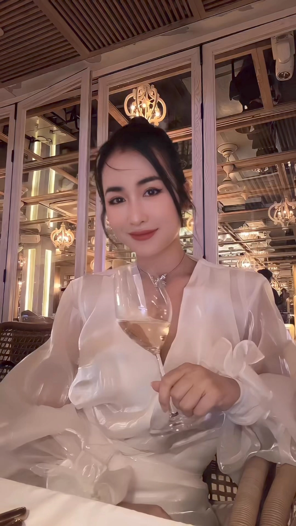 Dj trang moon chiều cao lý tưởng cùng thần thái cuốn hút