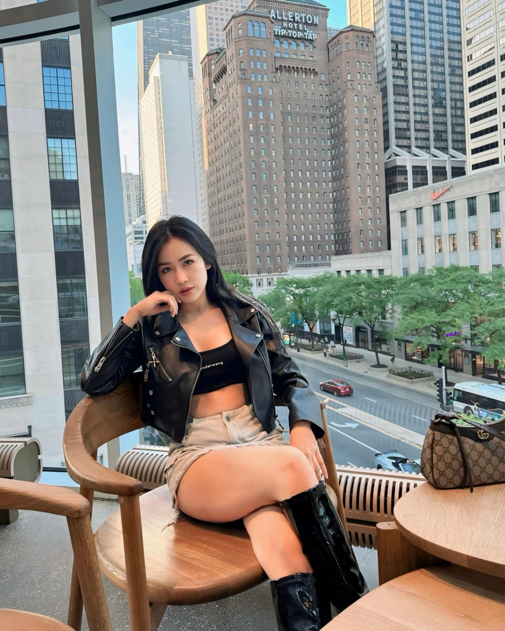 Dj trang moon king of rap gây chú ý khi xuất hiện cùng dàn rapper đình đám
