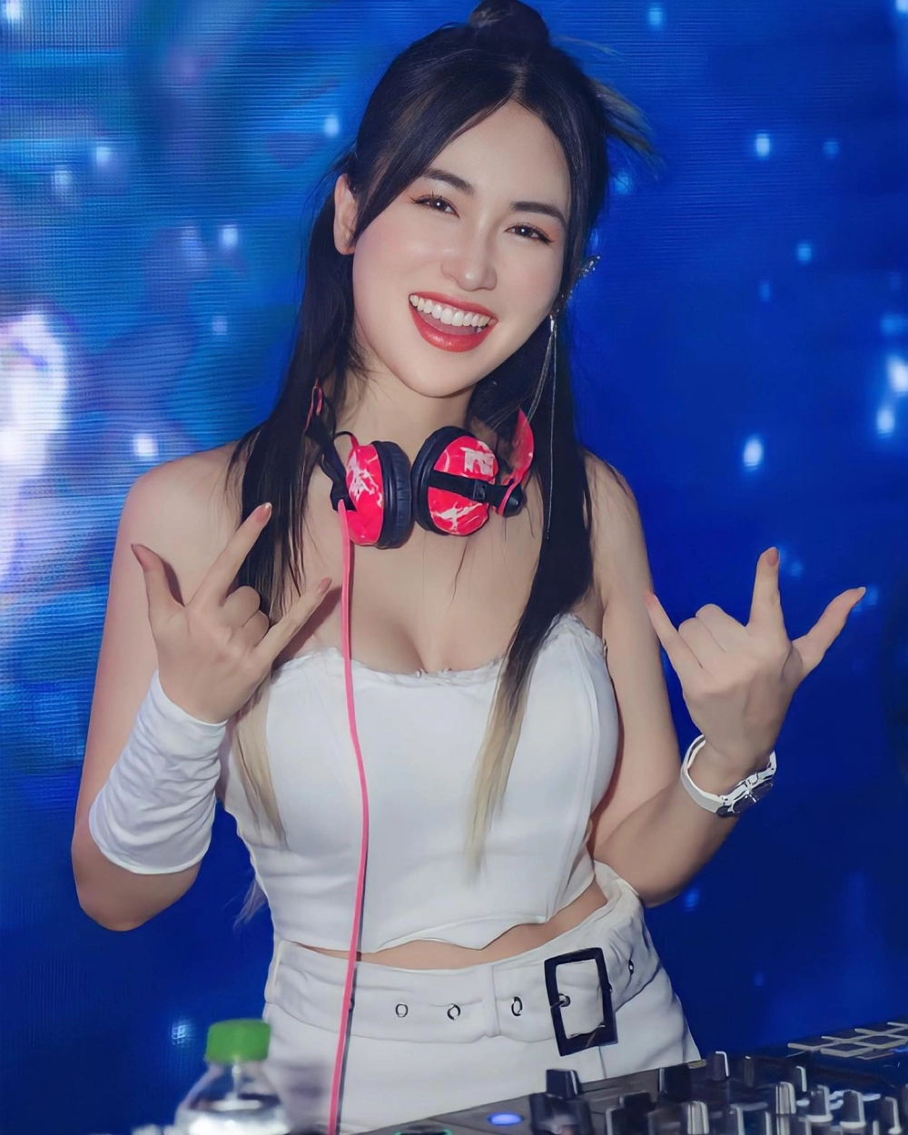 Dj trang moon 2018 trở lại mạnh mẽ với diện mạo mới lạ