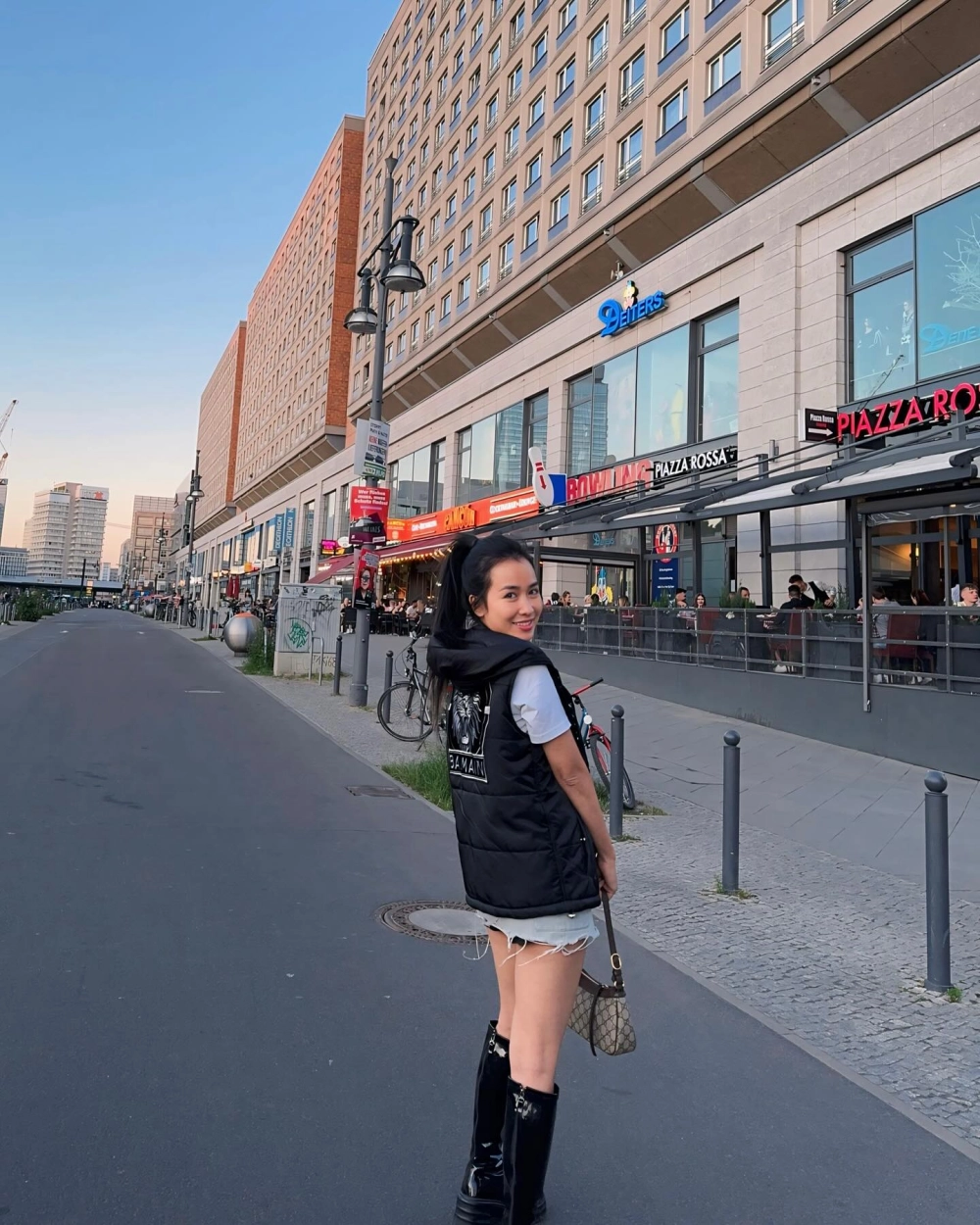 Dj trang moon 2022 remix tung loạt bản phối hot trên mạng xã hội