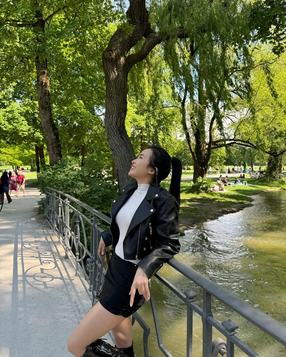 Dj trang moon bao nhiều tuổi luôn khiến fan ngỡ ngàng vì nhan sắc trẻ trung