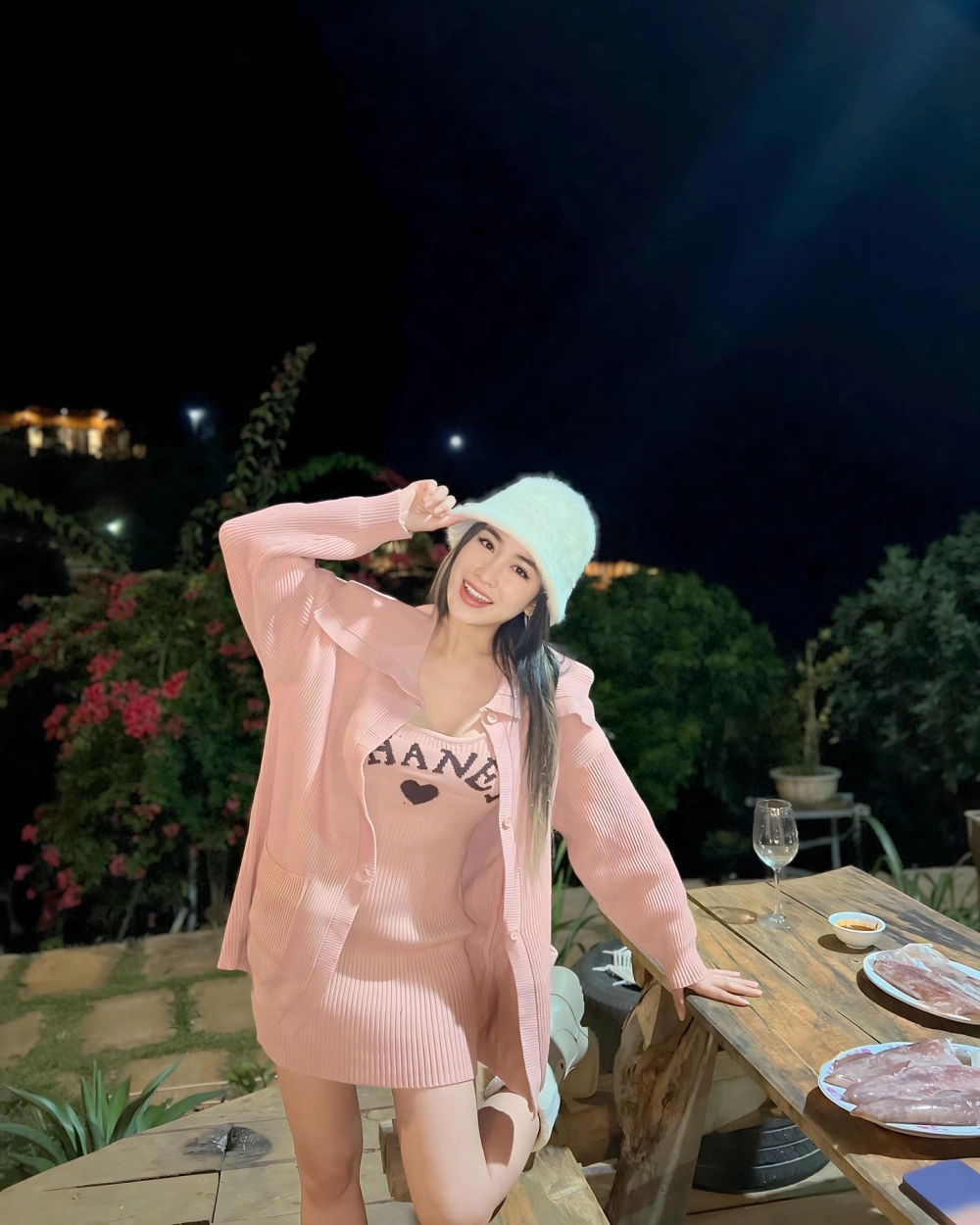 Dj trang moon mặc bikini khuấy đảo mạng xã hội bằng vẻ nóng bỏng