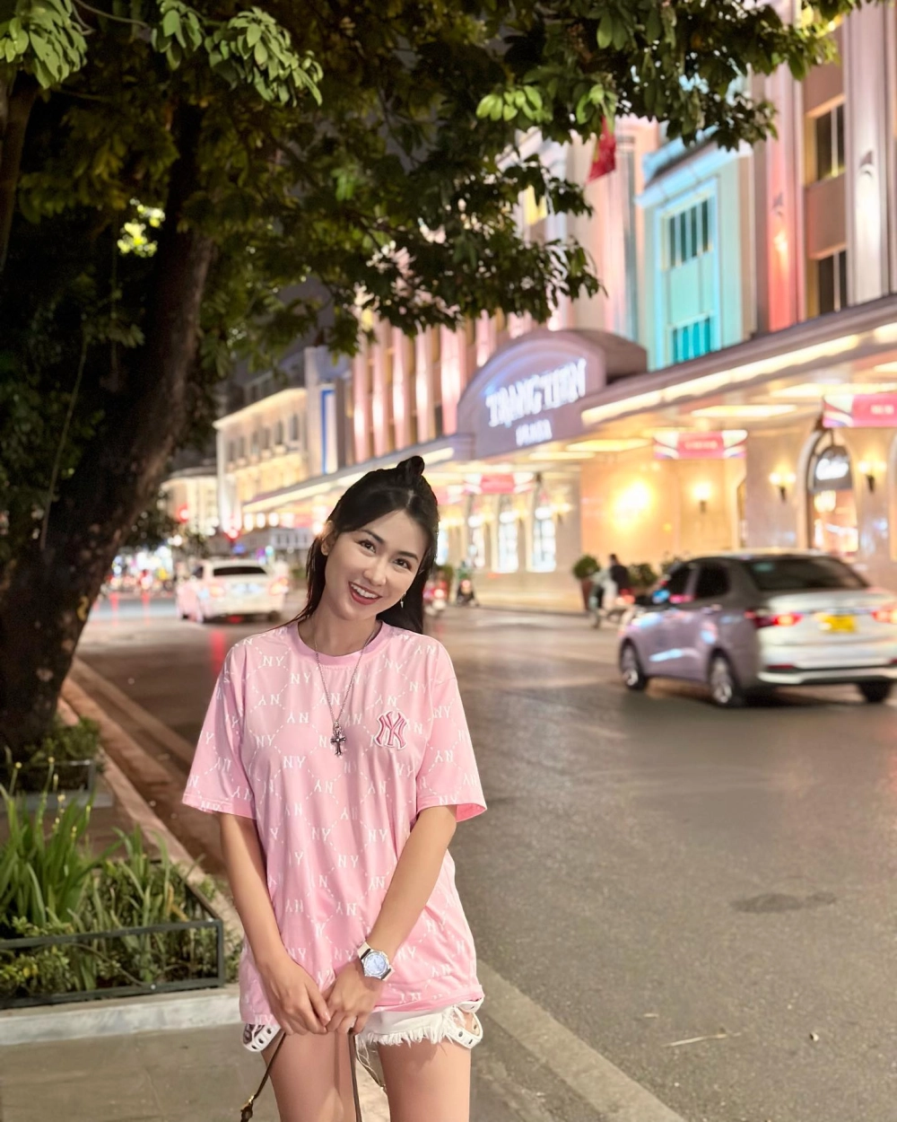 Dj trang moon 2023 làm bùng nổ sân khấu bằng set nhạc đỉnh cao