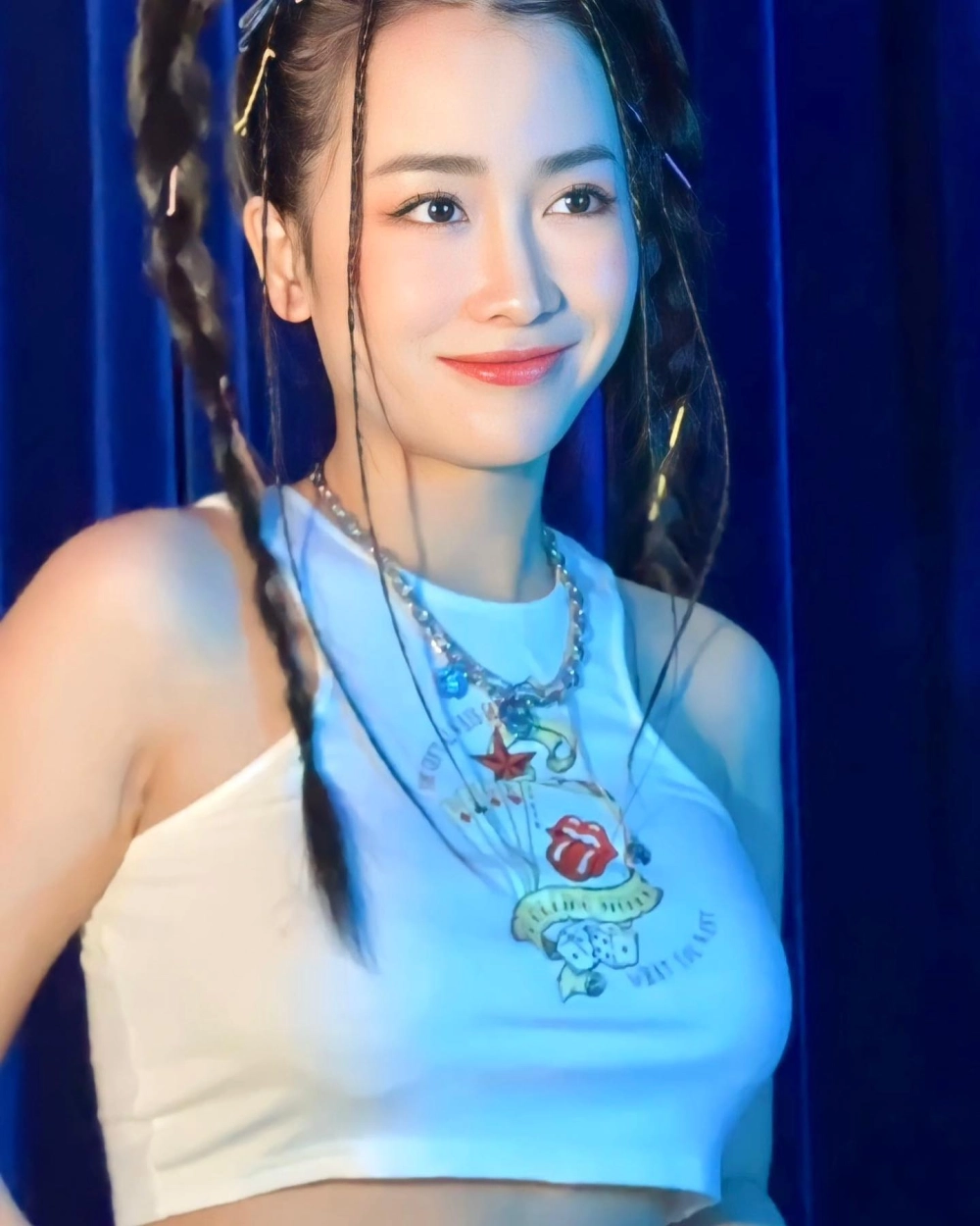 Trang moon dj khuấy động đêm nhạc với visual hút mắt
