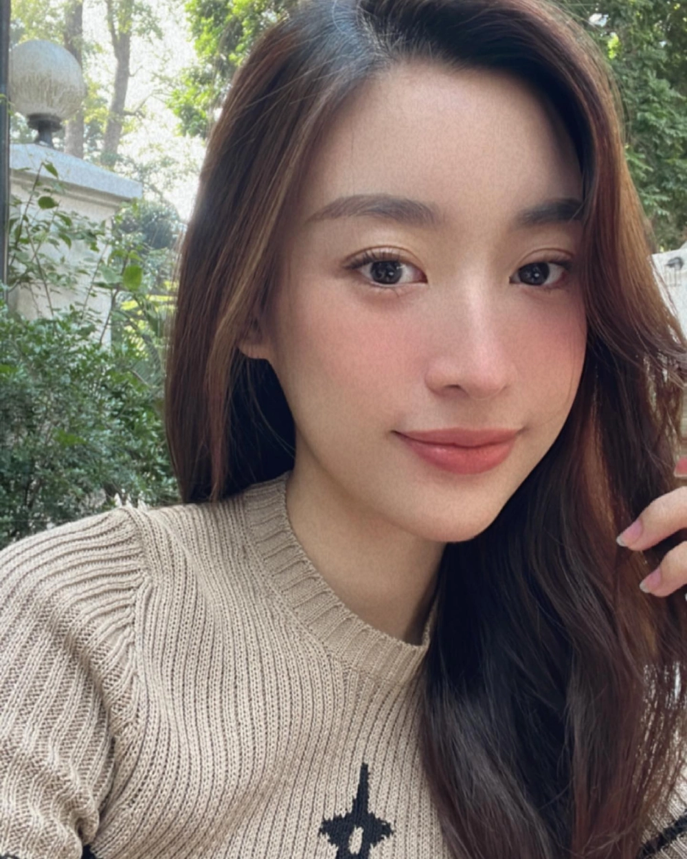 MC Mỹ Linh gây ấn tượng với phong cách dẫn chương trình duyên dáng
