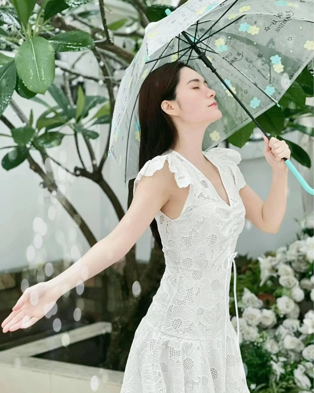 Ảnh đôi ngọt ngào tiết lộ chồng Đoàn Di Băng là ai