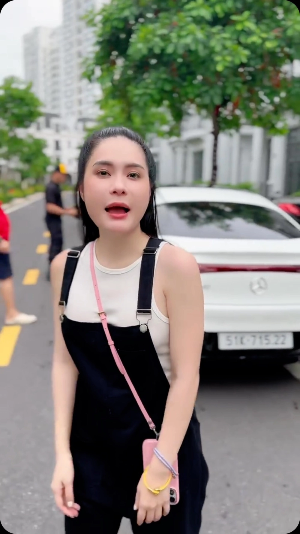 Ảnh báo chí gây xôn xao về Đoàn Di Băng giải thể công ty
