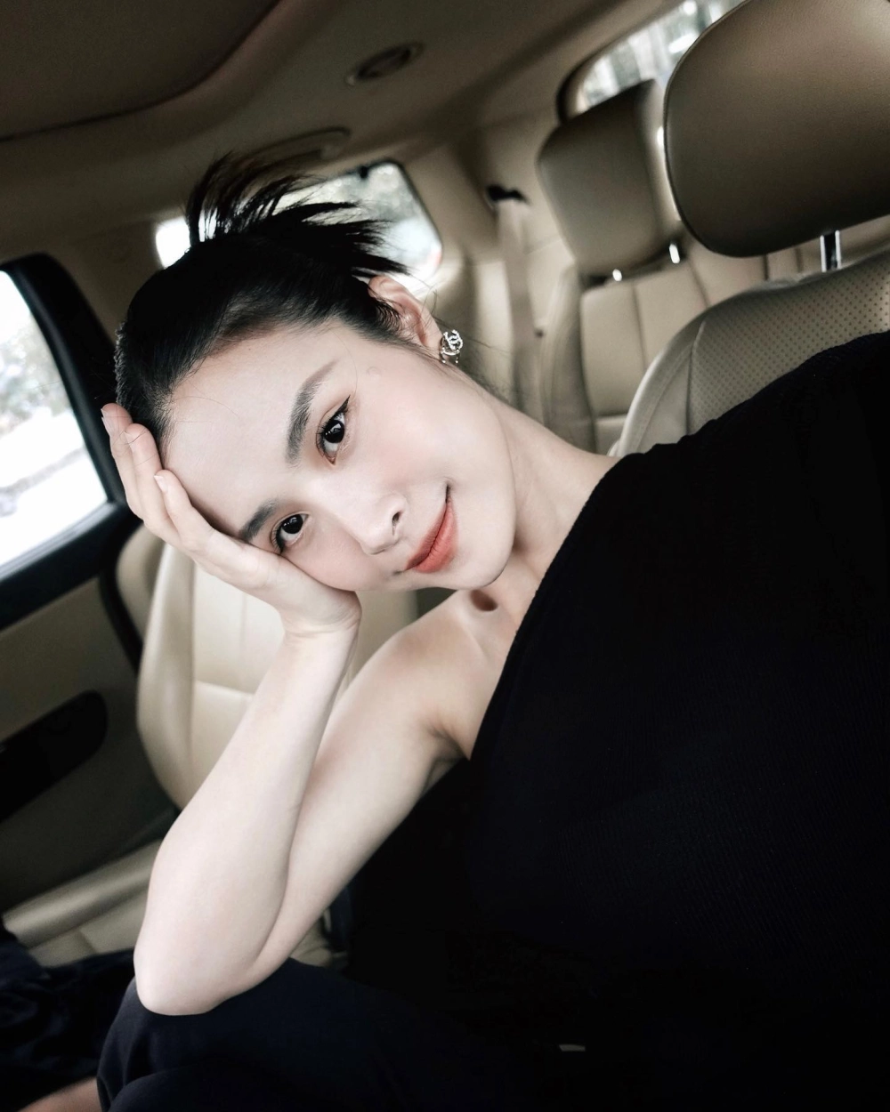 Thổn thức trong giai điệu đông nhi trách ai bây giờ