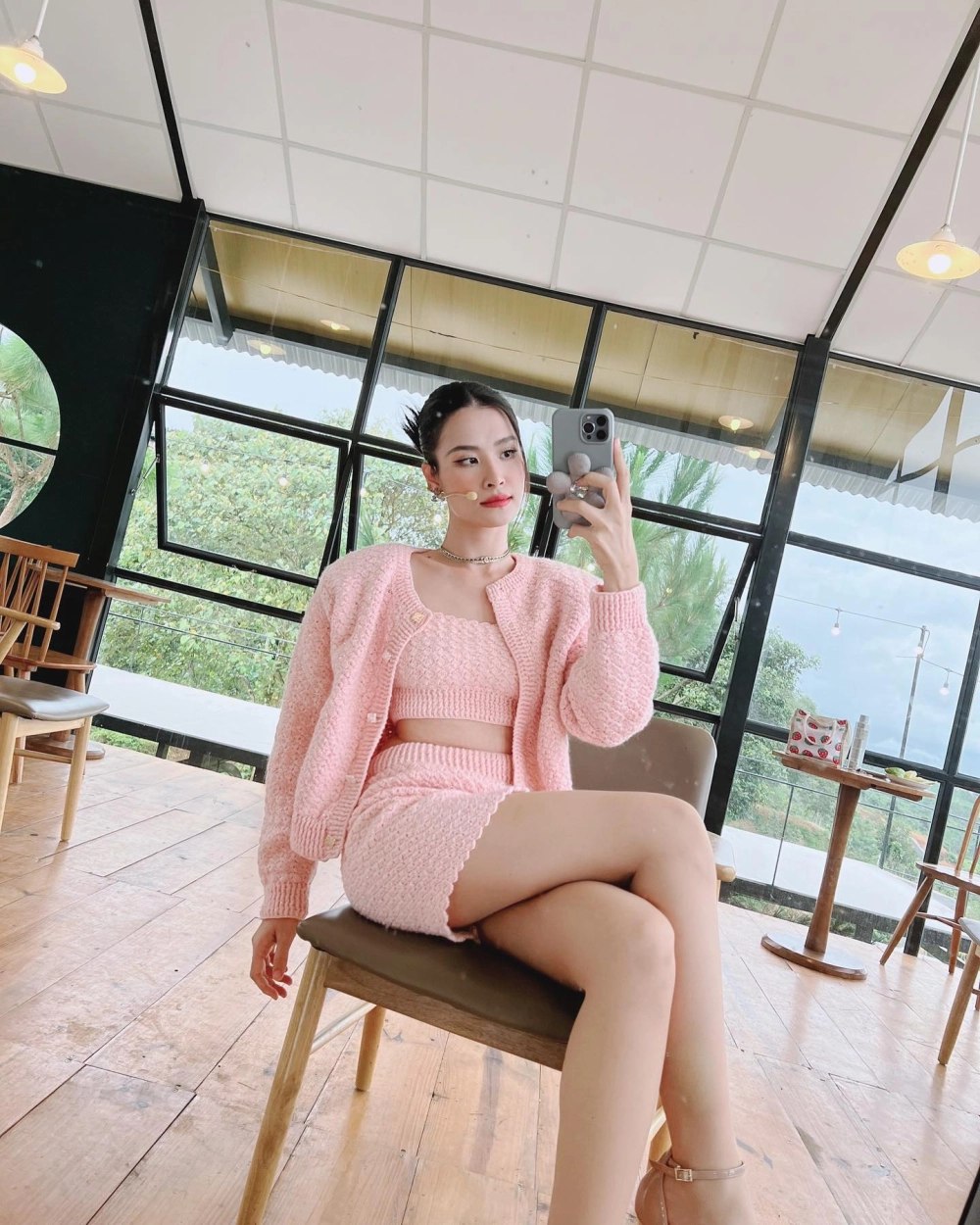 Tỏa sáng cùng phong cách riêng của ca sĩ đông nhi tài năng