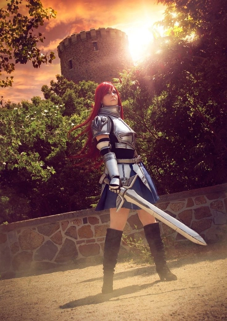 Erza Scarlet Hair mái tóc đỏ rực nổi bật trong từng trận chiến