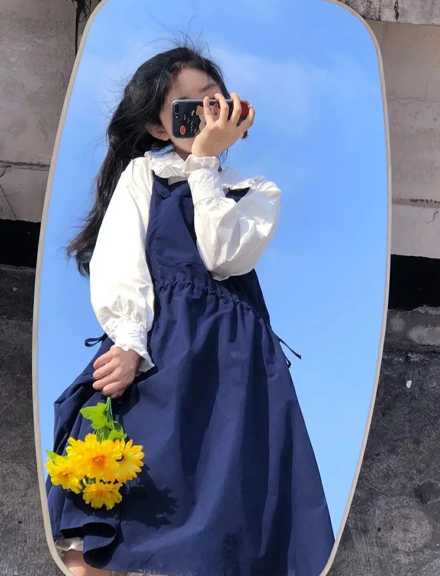 Gái cute che mặt ngọt ngào và dễ thương