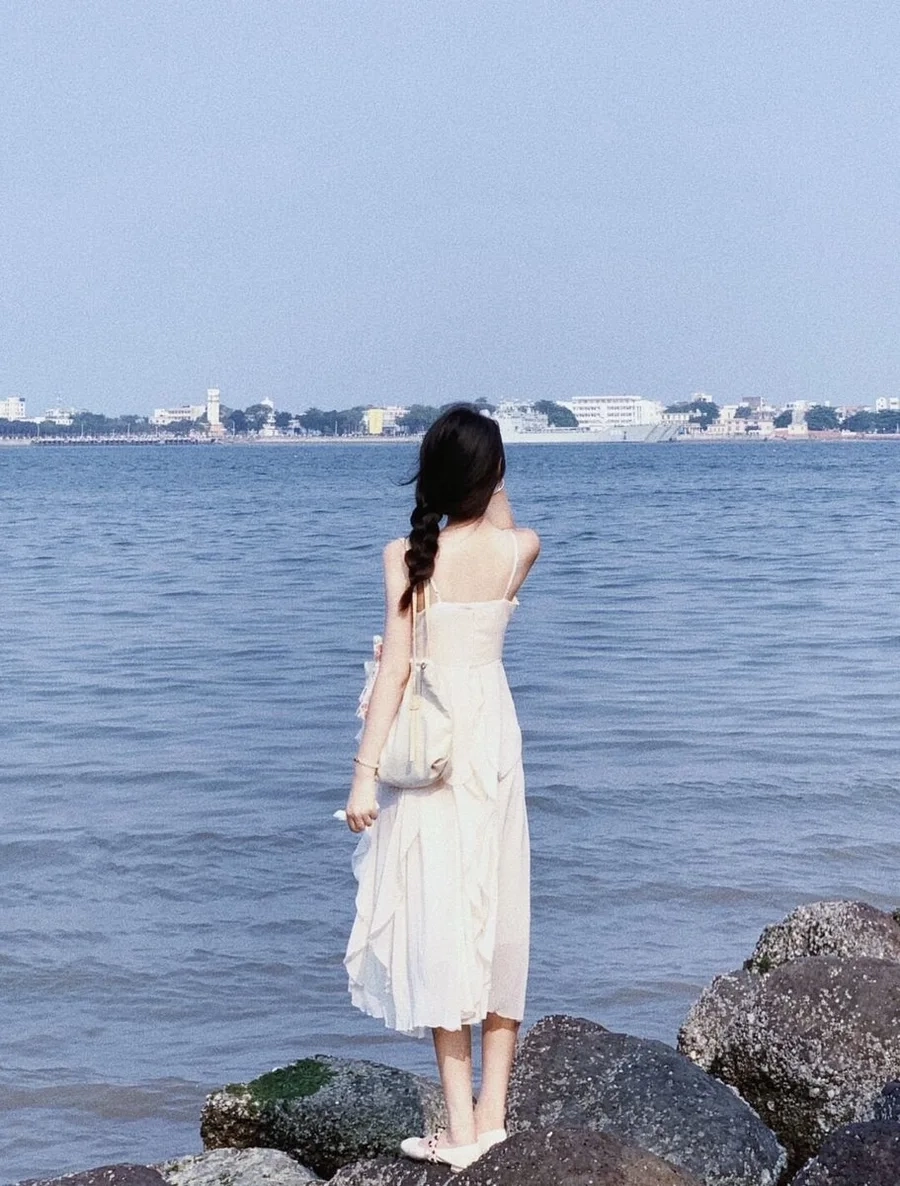 Anh gai xinh che mat dễ thương và đáng yêu