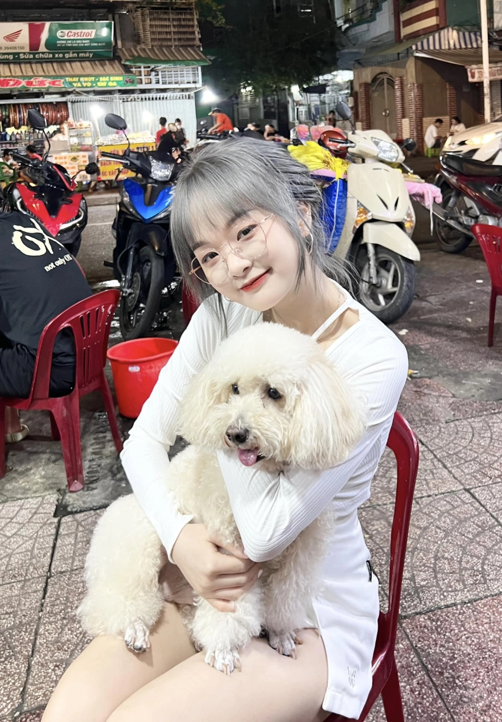 Gấm Kami gây ấn tượng với phong cách chơi bida độc đáo