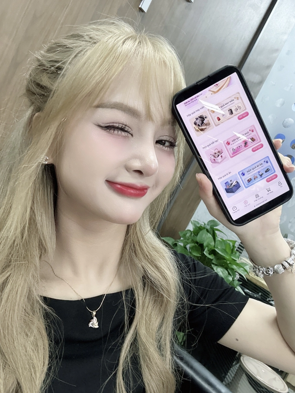Gấm Kami livestream thu hút hàng ngàn lượt xem mỗi ngày