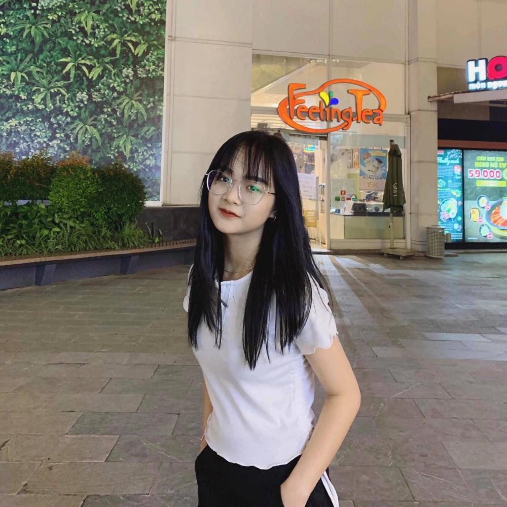 Hồng Gấm Kami xinh đẹp và tài năng trên mọi nền tảng