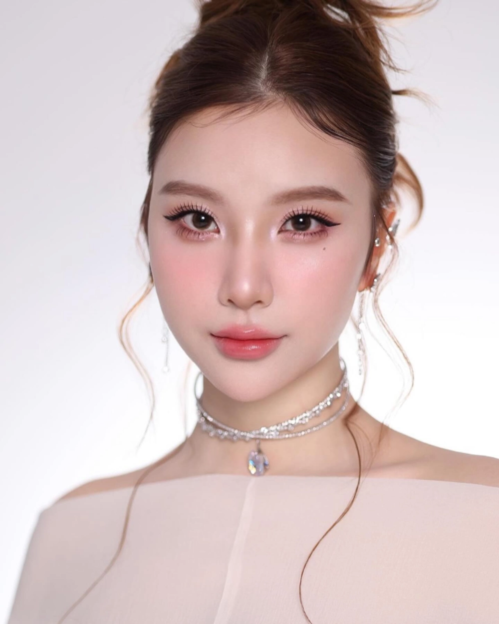 Trọn bộ Hạnh Sino Em Mây Lyrics chuẩn từng câu chữ