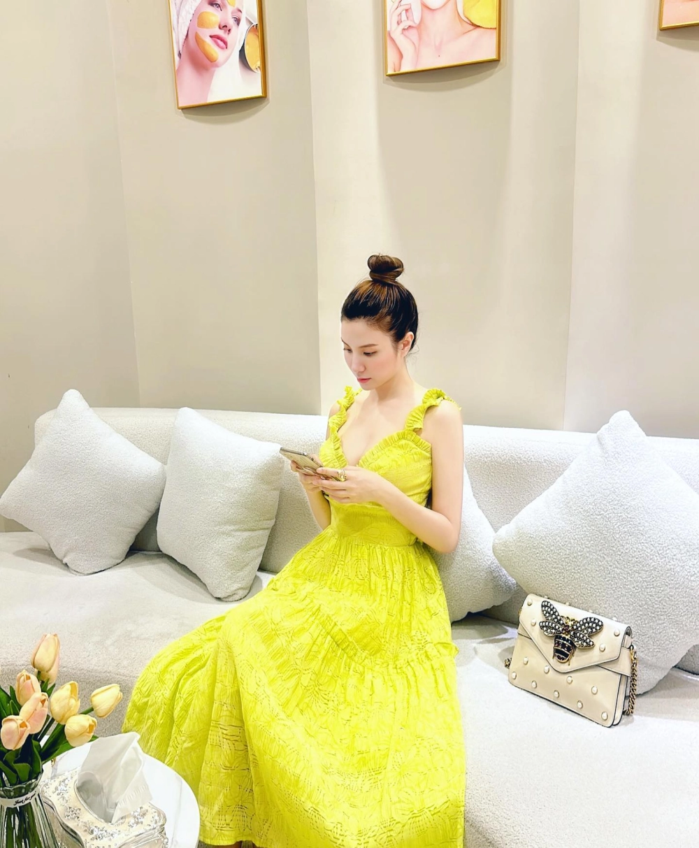 Nghe lại bản hit buồn Hạnh Sino Để Em Rời Xa
