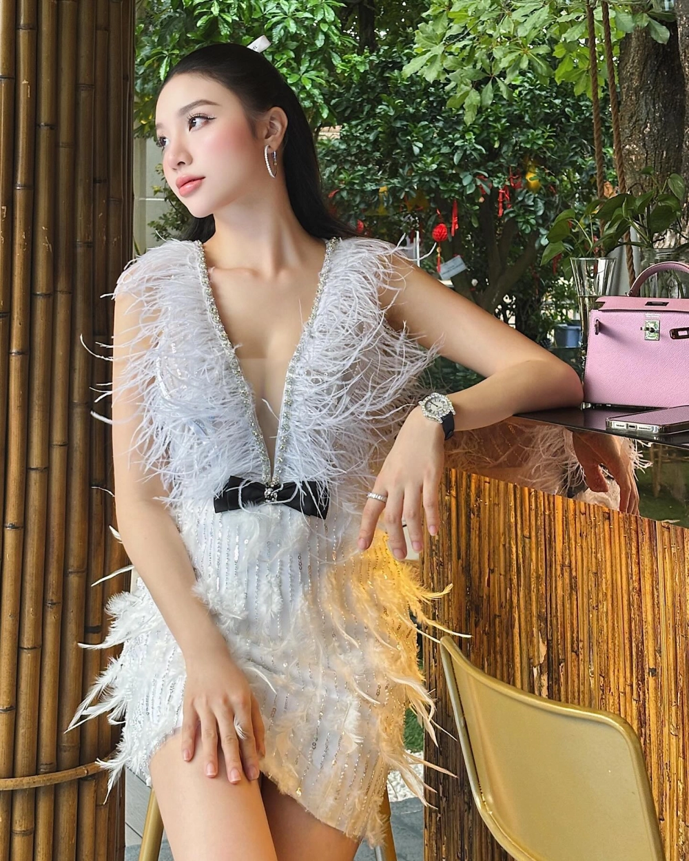 Ngắm nhìn thần thái Hạnh Sino Chị Đẹp tỏa sáng nổi bật