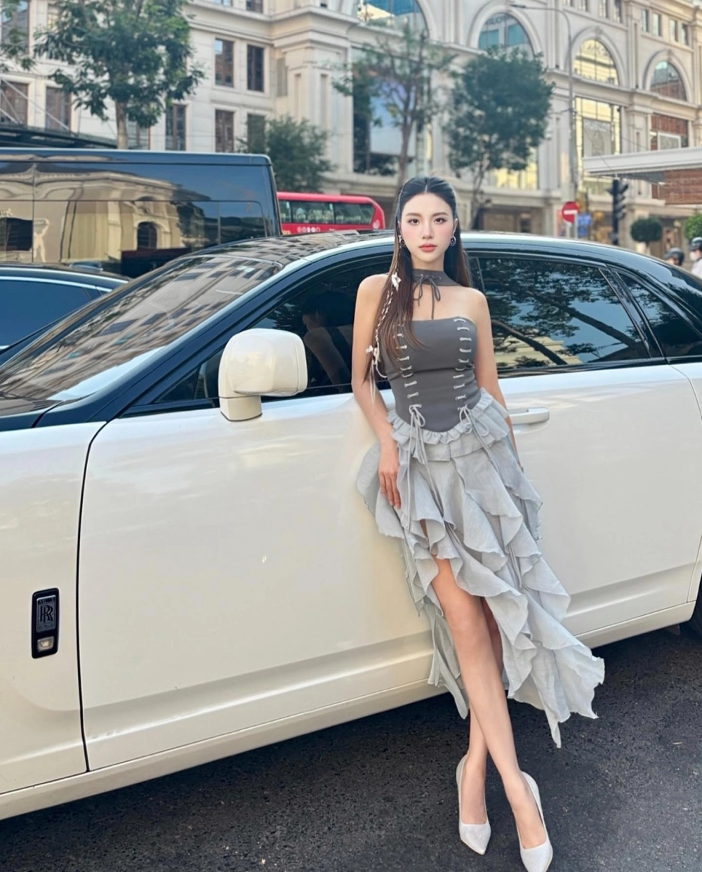 Tìm hiểu sự nghiệp Ca Sĩ Hạnh Sino và những bản hit đình đám