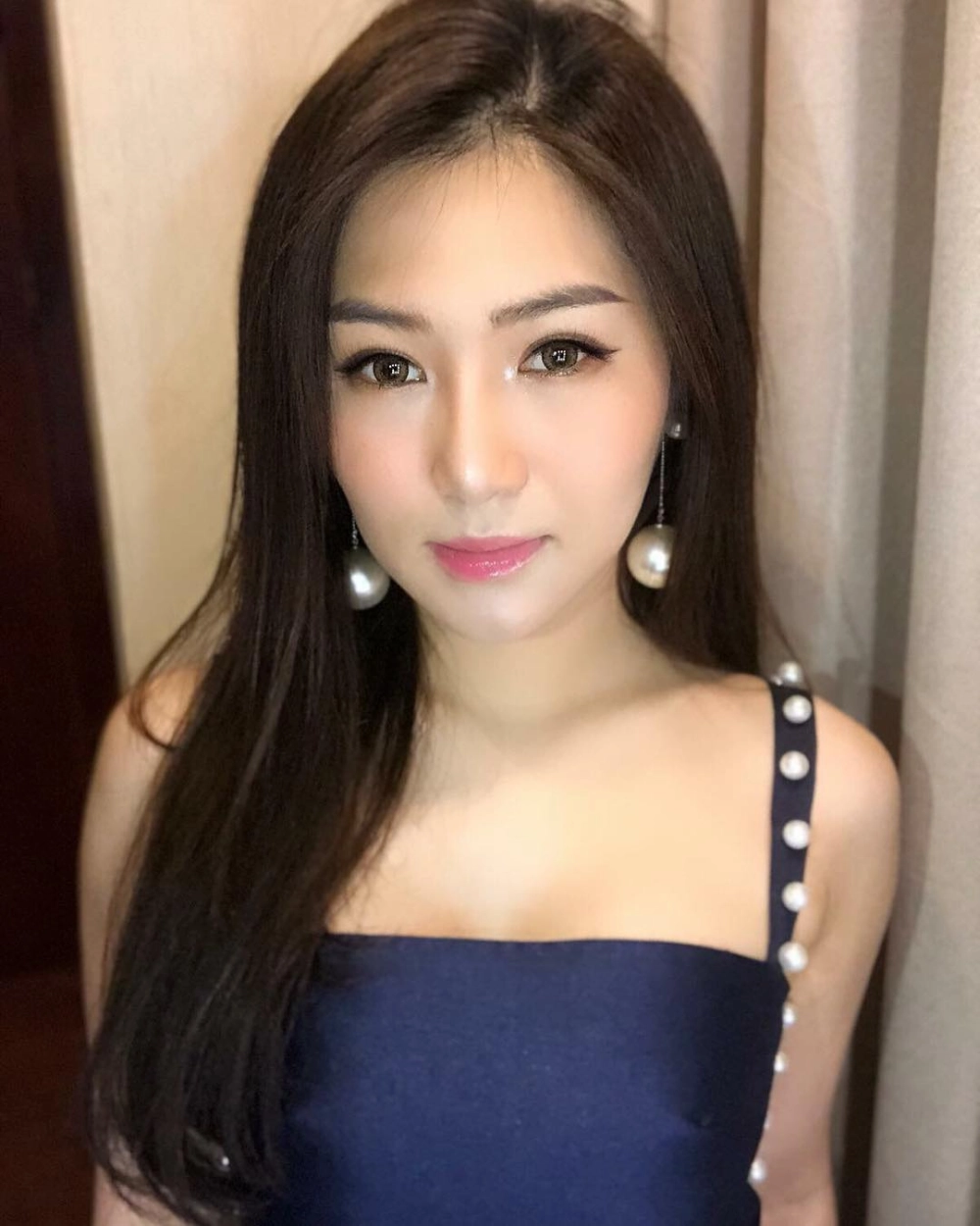 Phong cách thời trang của Hương Tràm ngày càng đột phá