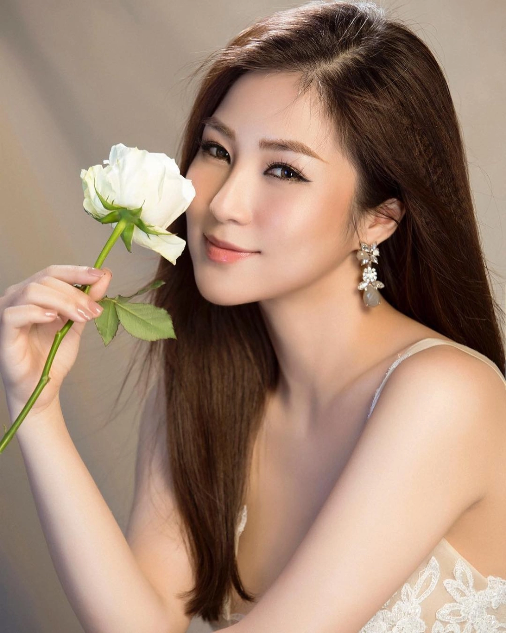 Tìm hiểu từ đầu xem Hương Tràm là ai và vì sao nổi tiếng