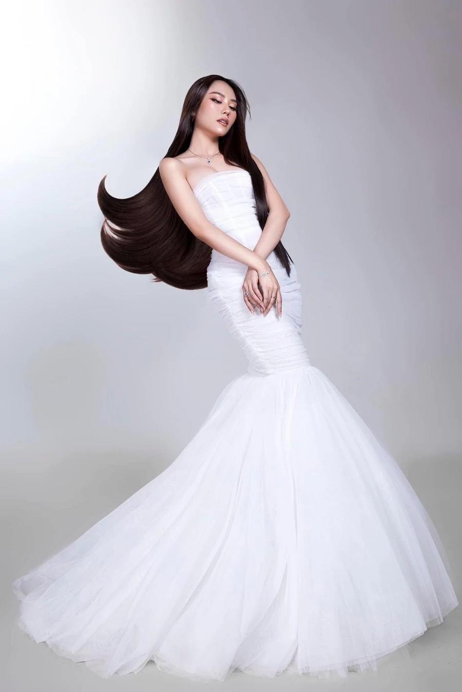 Huỳnh Nguyễn Mai Phương evening gown lộng lẫy và quyến rũ