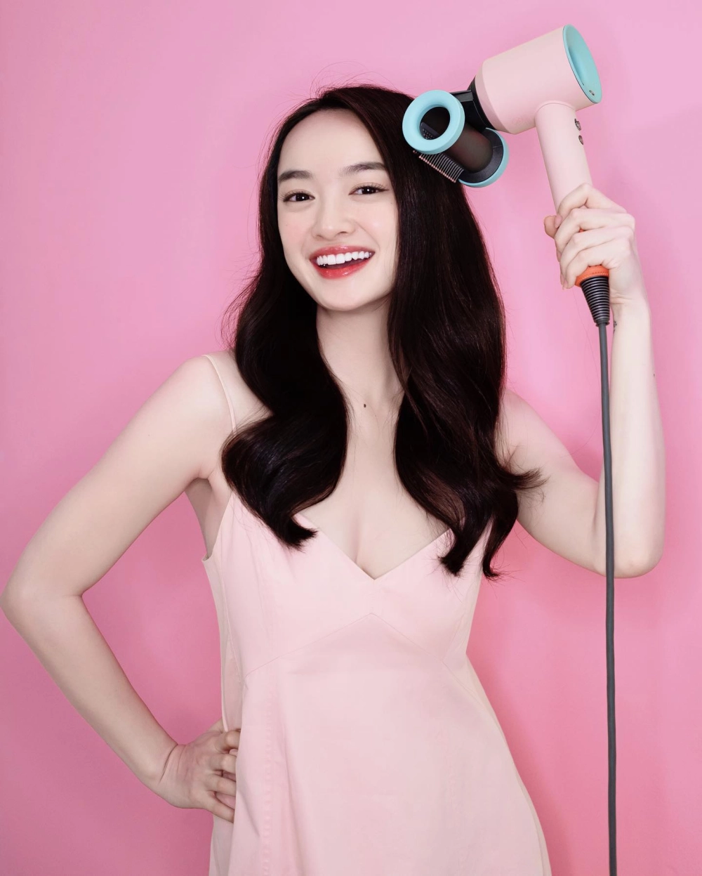 Kaity Nguyễn tỏa sáng với vẻ đẹp lai cuốn hút và phong cách thời thượng
