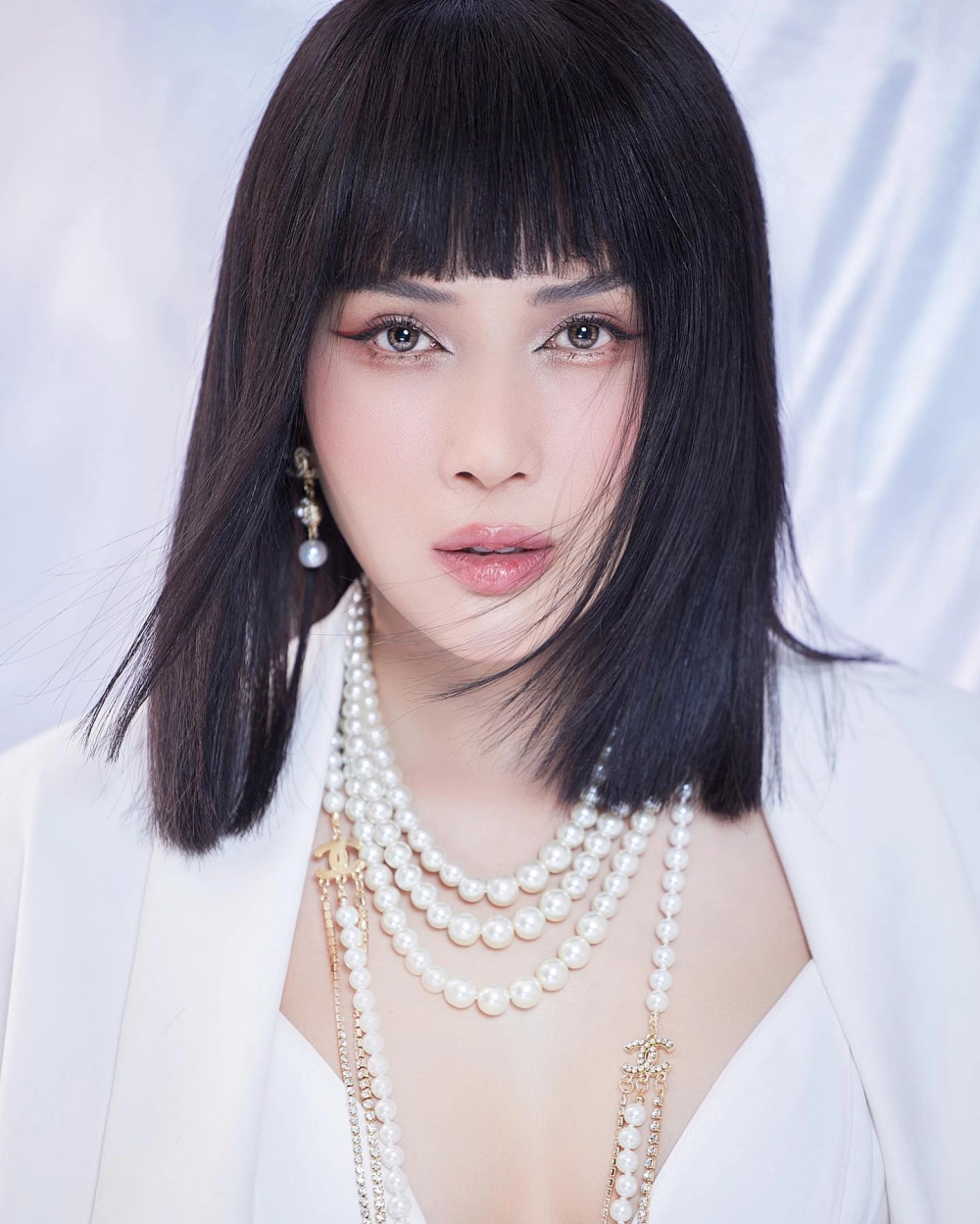 Khả Như rạng rỡ trong khoảnh khắc hậu trường đầy cảm xúc
