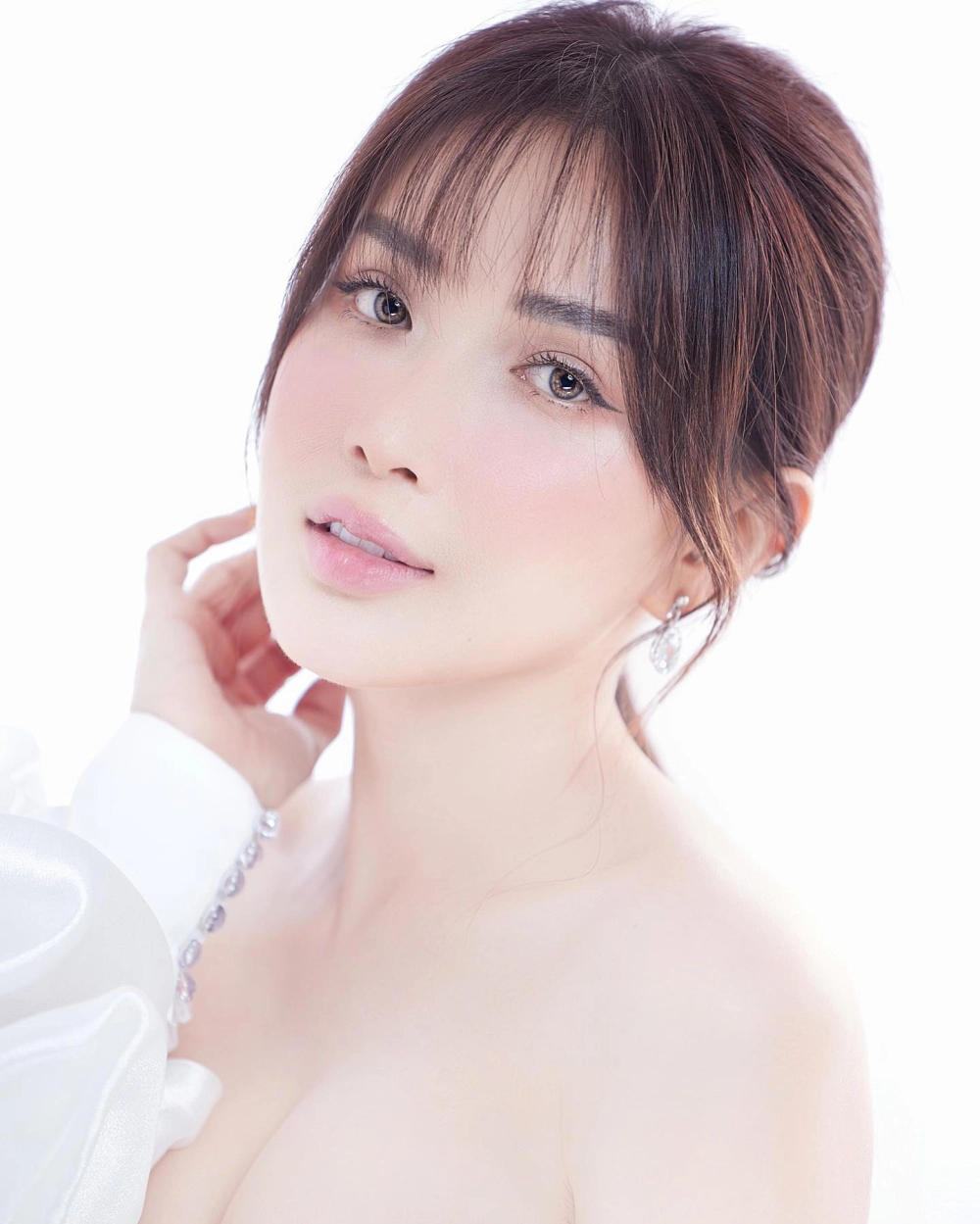 Fan tò mò muốn biết Khả Như là ai trong showbiz