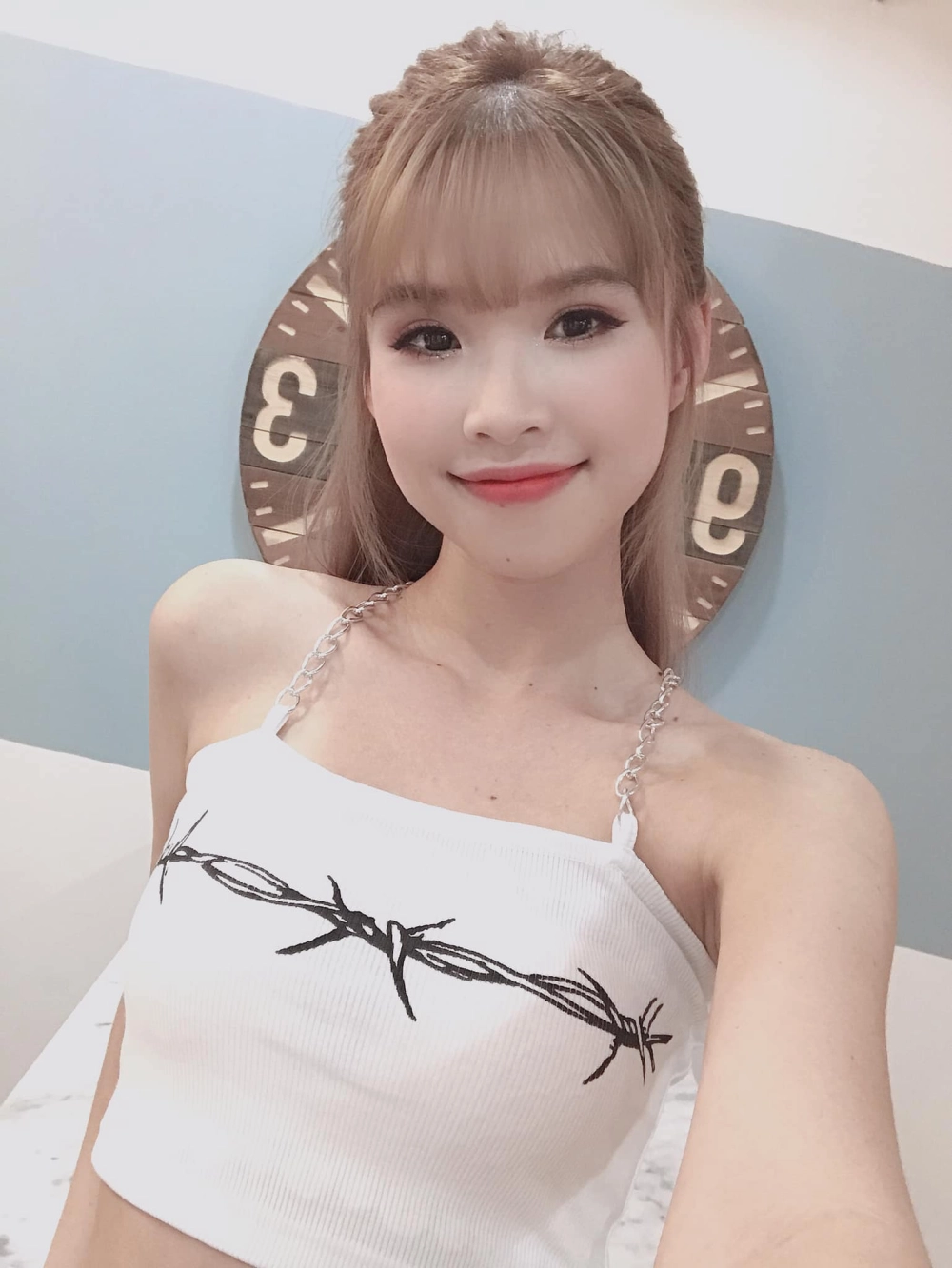 Lời bài hát Khởi My Người Yêu Cũ chạm đến trái tim người nghe