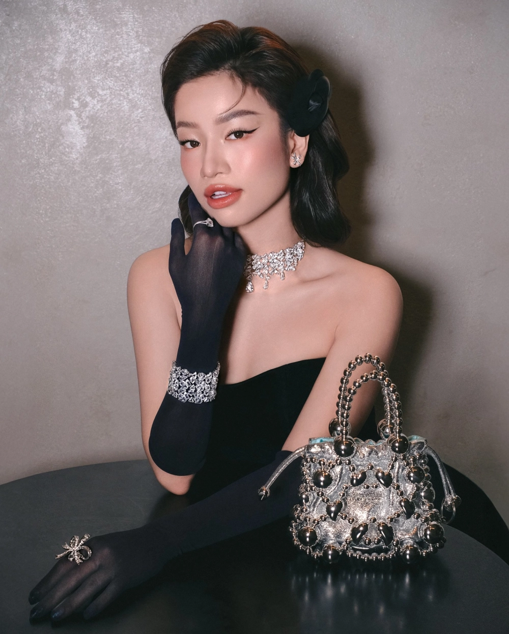 Tận hưởng giai điệu nhẹ nhàng từ Lâm Bảo Ngọc our song