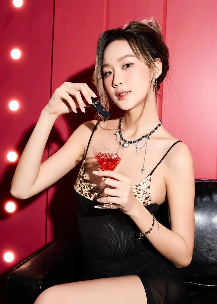 Lê Nguyễn Bảo Ngọc nổi bật với thần thái cuốn hút