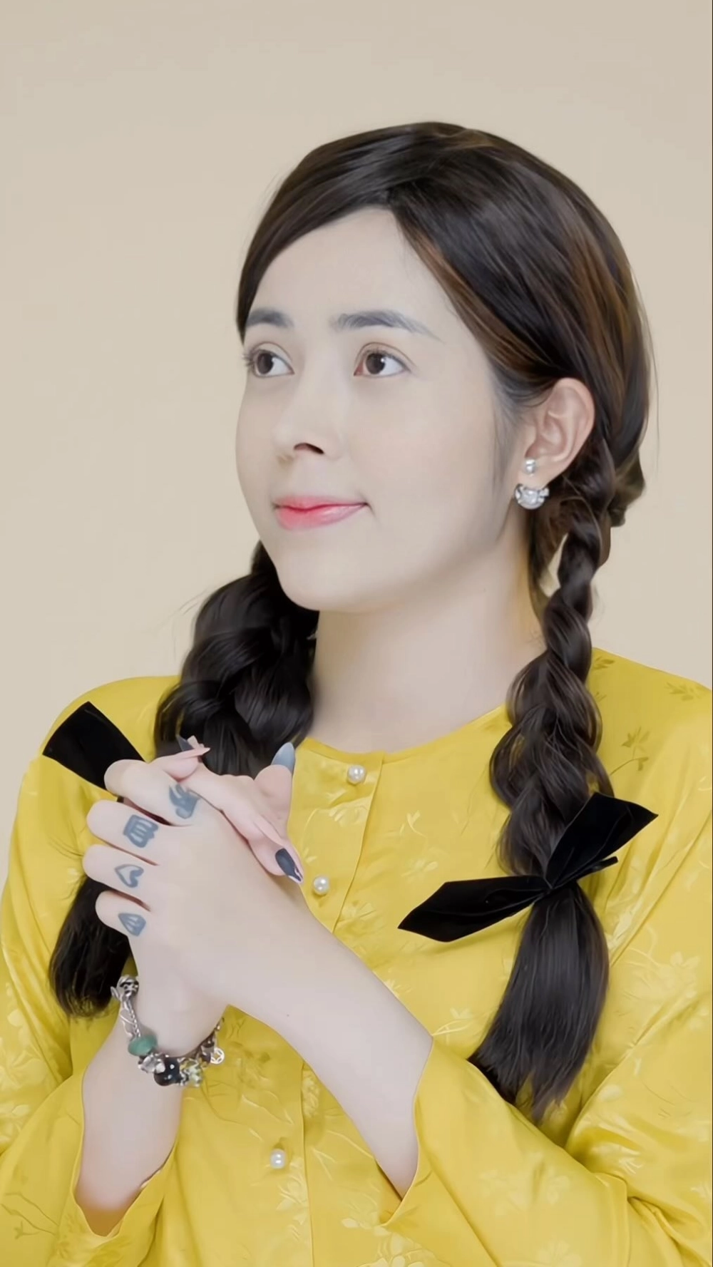 Tin đồn Linh Barbie có chồng chưa gây xôn xao
