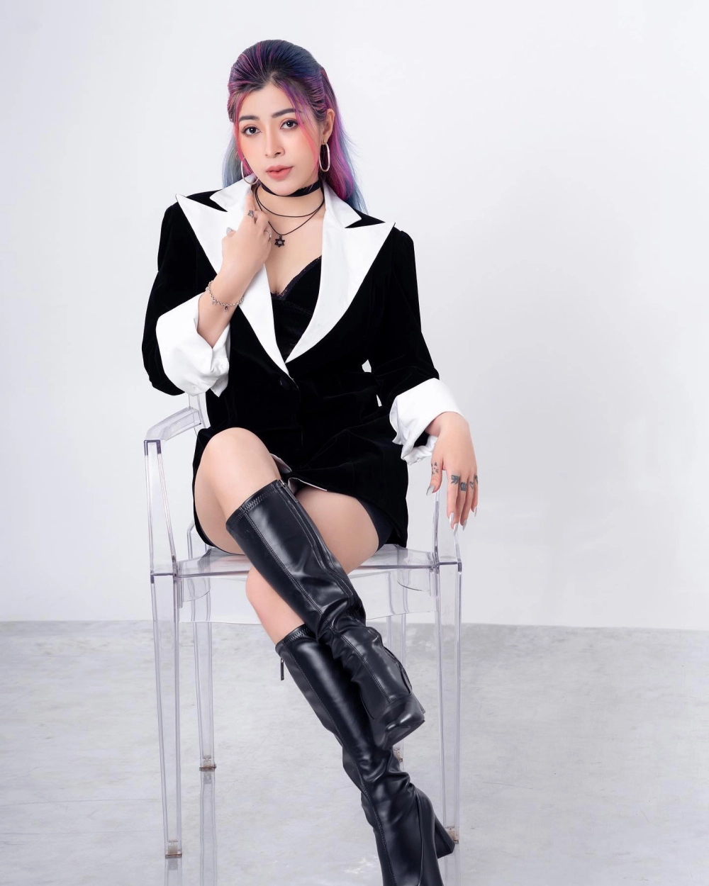 Bạn có đoán được Linh Barbie cung gì không
