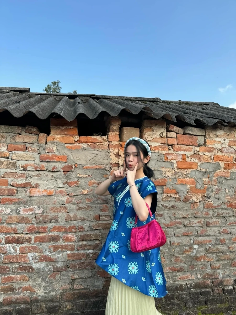 Linh Ka cao bn? Cô cao khoảng 1m56 với vóc dáng nhỏ nhắn