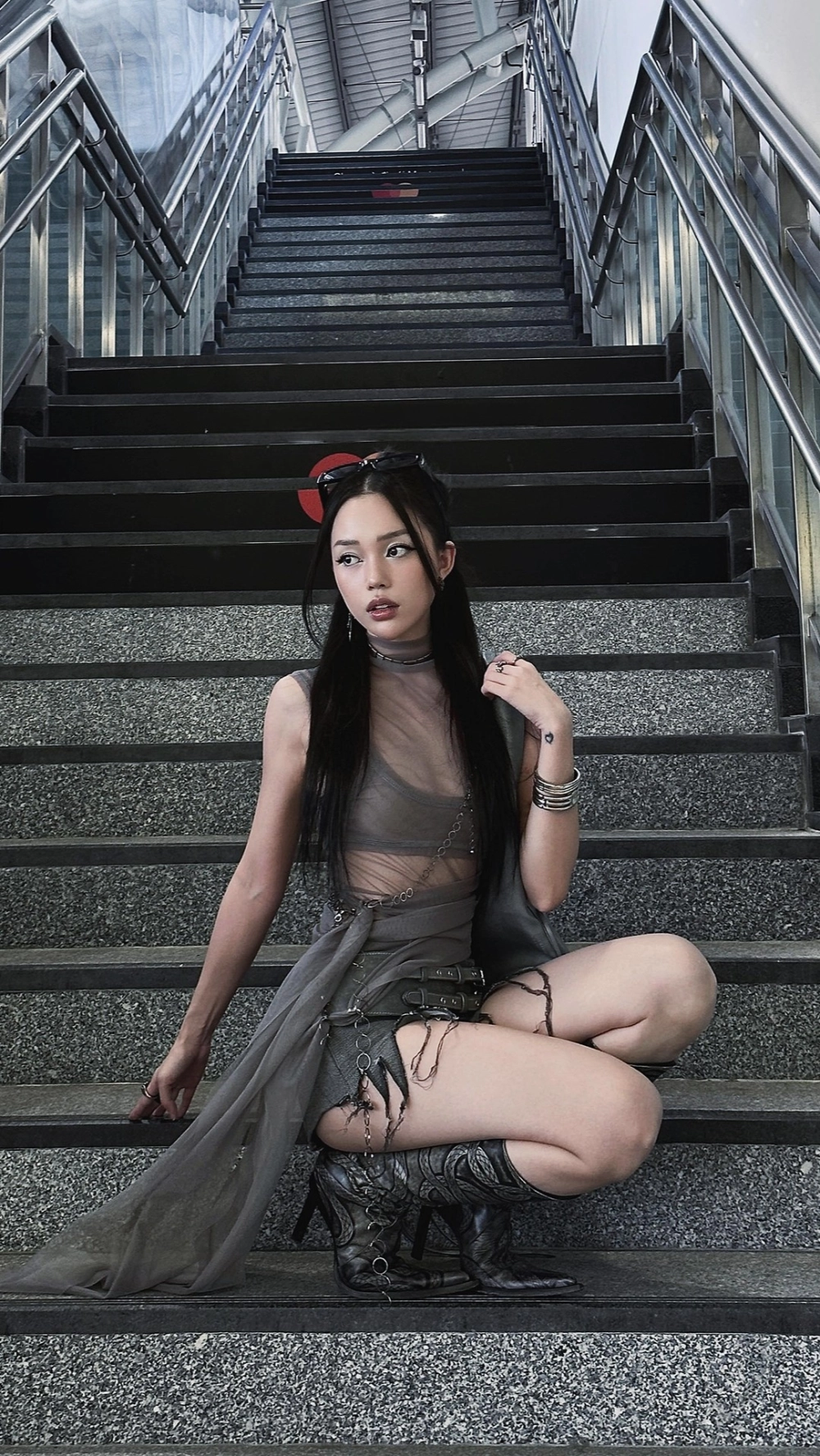 Bộ ảnh mới nhất trên Linh Ngọc Đàm ig khiến fan phát cuồng
