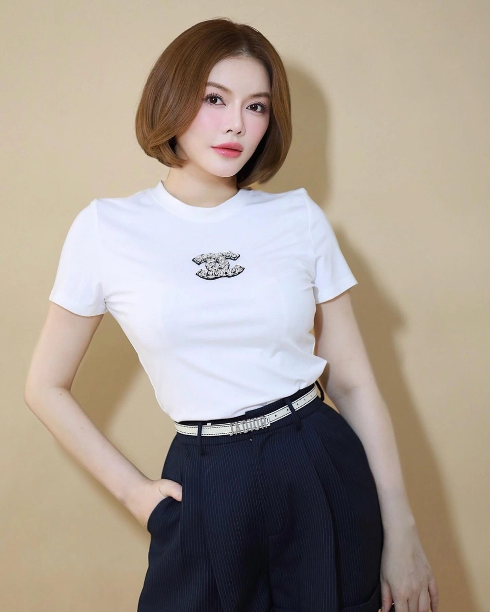 Tin tức 24 giờ Lý Nhã Kỳ cập nhật liên tục về hoạt động nghệ thuật và kinh doanh
