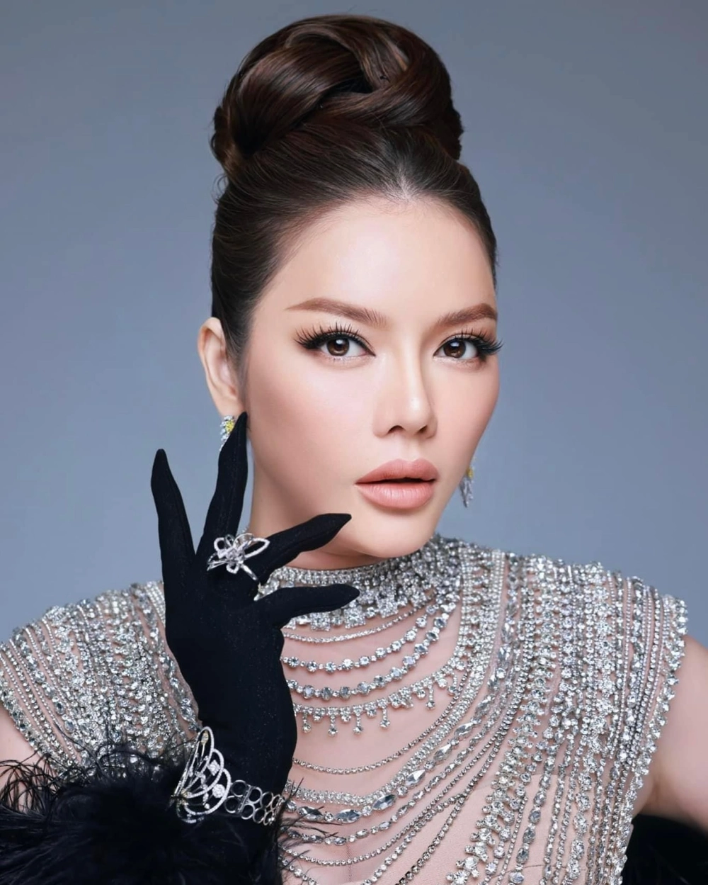 Tài sản của Lý Nhã Kỳ gồm biệt thự, du thuyền và nhiều bất động sản giá trị